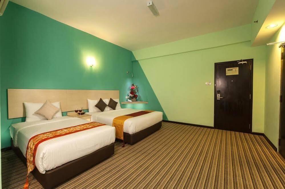 Thy Executive Hotel Johor Bahru Exterior photo